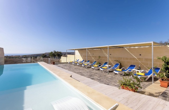 Ta'Battista Guesthouse with pool-room 5, IX-XEWKIJA, GĦAWDEX, Malta