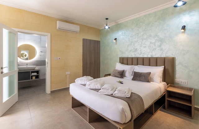 Ta'Battista Guesthouse with pool-room 4, IX-XEWKIJA, GĦAWDEX, Malta