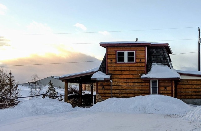 Tabernash Depot: Cozy, Character & Convenience!