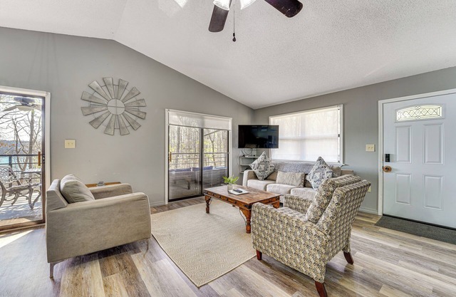 Table Rock Lake Home w/Lake Access & Views