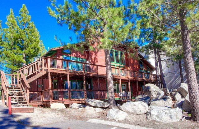 Tahoe Olympic - Comfy Condo, Community Pool