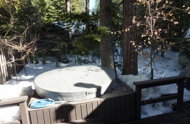 Tahoe Park Cottage,Hot Tub , 1 Block From Lake Tahoe, Sunnyside, Dog Friendly