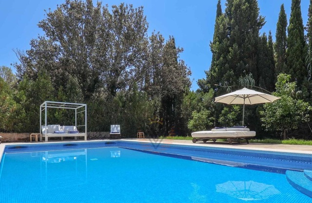 Talaiot de Pula elegant holiday home with swimming pool at the foot of the golf
