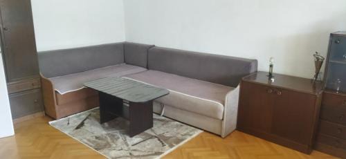 Tara Apartman