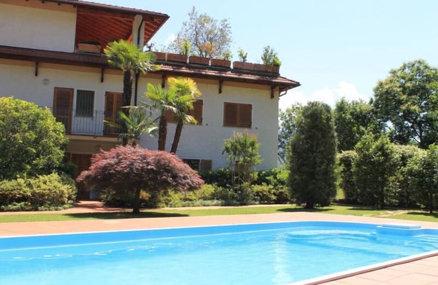 Tasteful 2 bedroom apartment in a small residence with pool