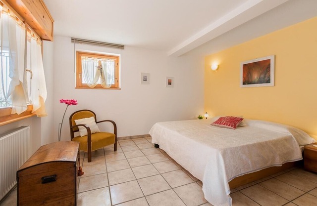Tasteful 2 bedroom apartment in a small residence with pool