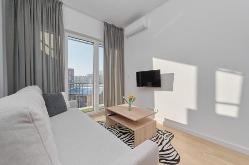 Tasteful Apartment with FREE GARAGE and Balcony by Noclegi Renters
