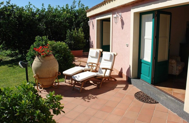 Tasteful house with private terrace enclosed by a scented garden with sea view