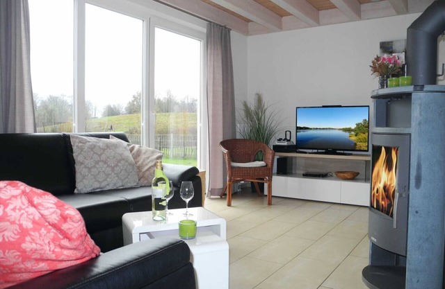 Tastefully decorated and fully equipped with garden on the lake