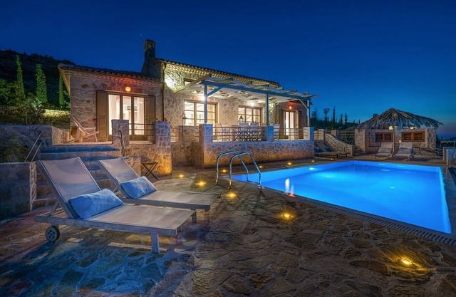 Tastefully Designed Villa-Private Pool with Hydro-Massage, Indoor Hammam & Direct Access to the Sea