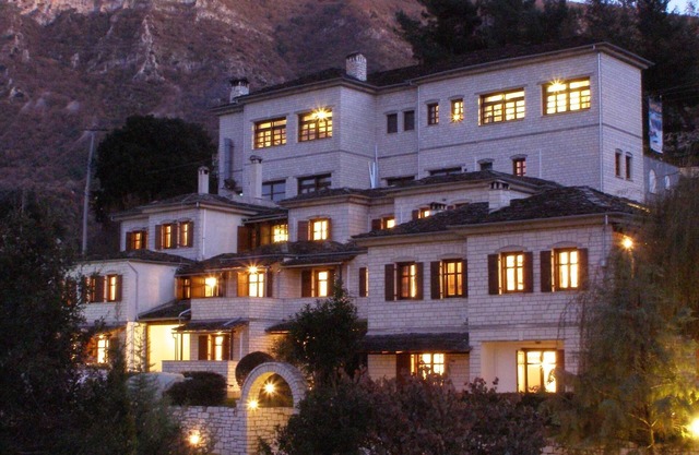 Taxiarches Hotel