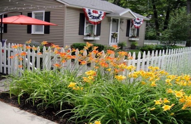 TC 2bdrm 1bath Cape Cod Style Cottage