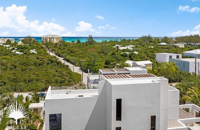 TC Villas -Lumiere West -Brand-new with Rooftop, Pool & Steps to Grace Bay