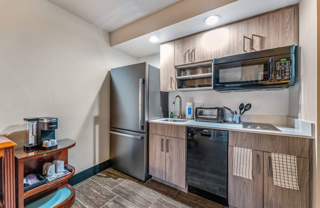 Tempe studio King Economy