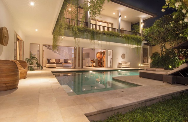 Temple Estate; fully serviced 7 bedroom villa, central Canggu close to the beach