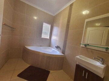 Tenacity Mafikeng Guesthouse - 4 in Mahikeng