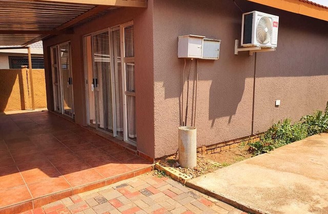 Tenacity Mafikeng Guesthouse - 4