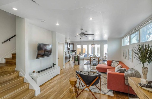 Tennyson St. Luxury Walk Everywhere Sleeps 8!