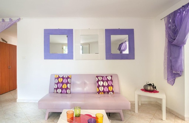 Tenuta Cotriero apartment in Pizzo with WiFi, shared terrace, shared garden & balcony.
