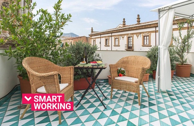 Terrace, charm and relax in the heart of La Kalsa by Wonderful Italy