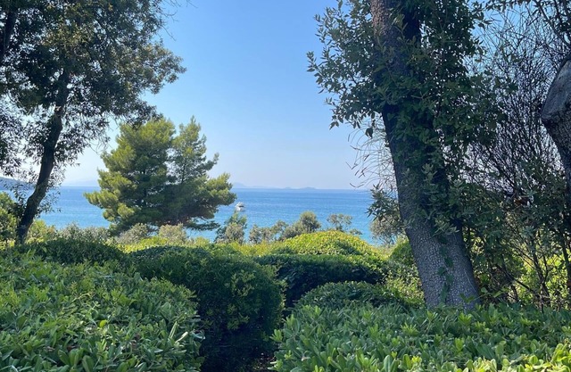 Terraced house with direct access to the beach