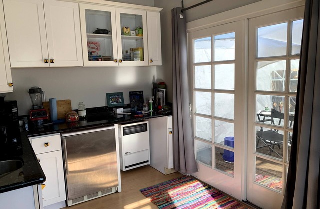 Terrific 1-bedroom private apartment in Berkeley, super sunny and close to all