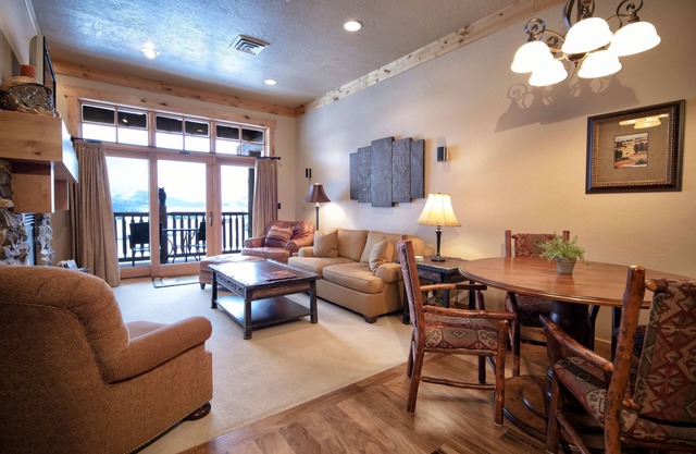 Teton Springs Condo #307 in Victor w/A/C, W/D, WiFi, Balcony, Grill & Garage