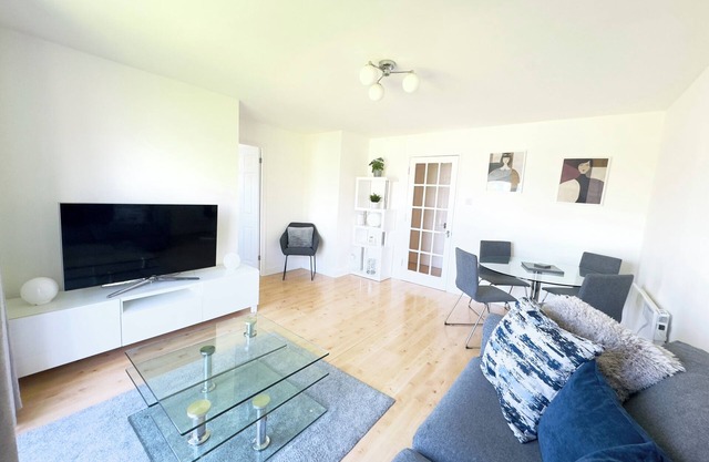 Thames view apartment in London