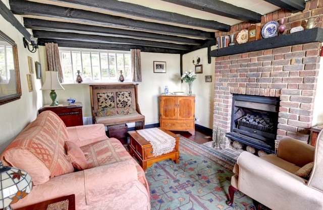 Thatch Cottage - Four Bedroom House, Sleeps 6