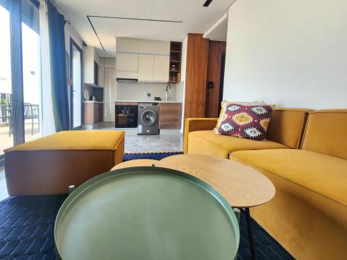 The 28 Triangle d'Or by IB Signature - Stylish two-Bedroom flat - Wifi, Self Check-in, Day and Night Security, Terrace, Swimming pool, free parking close to all facilities