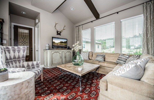The All-Suite Century Oak House - Steps to Remi's Ridge & Hayes Hollow!