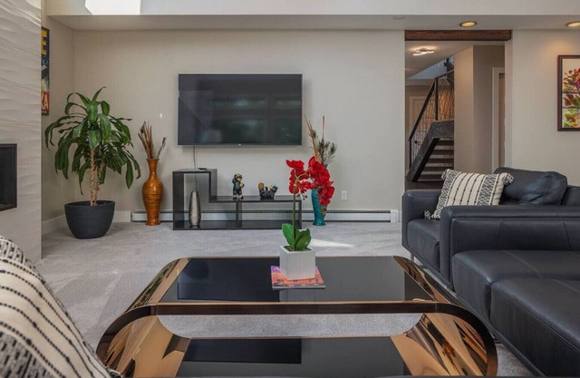 The Anchorage Grand | Upscale 4BR Downtown Rental