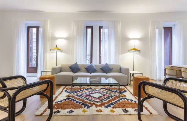 The Artist Apartment Madrid! Perfect for big groups!