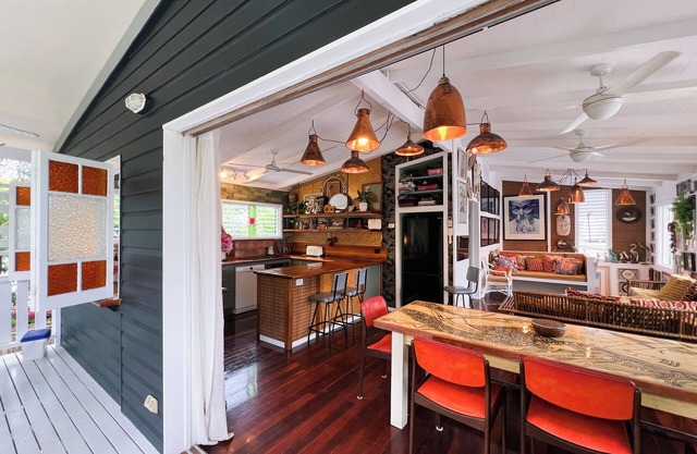 The Artists' Treehouse : Stayz Holiday Home Awards Unique category bronze winner