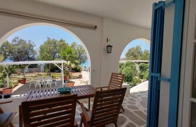 The Authentic Beachfront Summer House in Parosnn