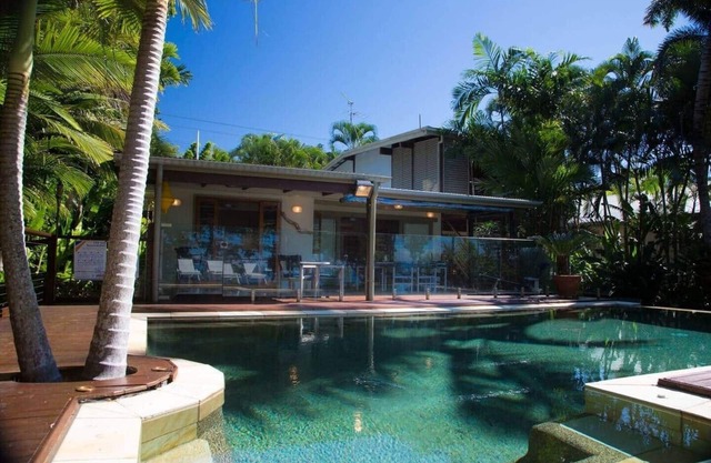 The Beach Cottage - Absolute Beachfront