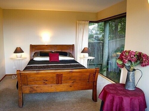 The Beeches - Pukawa Bay Holiday Home, PUKAWA BAY