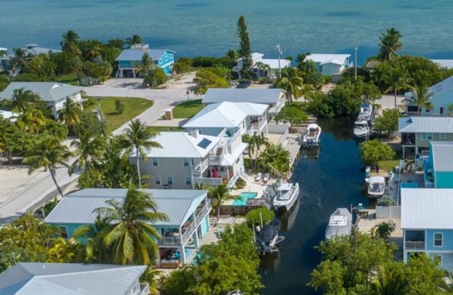 The Bent Anchor-boat lift diving snorkeling fishing key deer 22 miles Key West