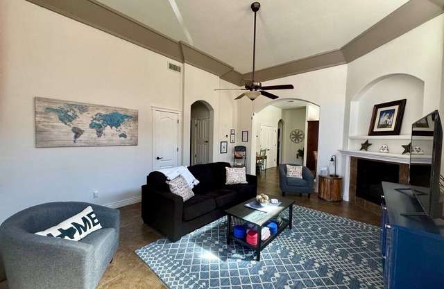 The Best Home for Families-Dogs/Pool/Gated Community w/Security & Many Amenities