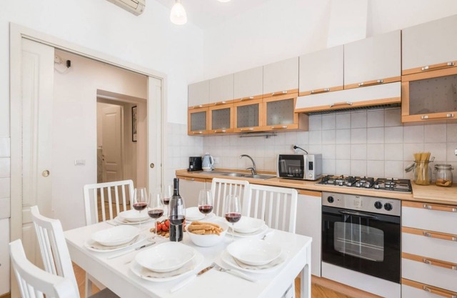The Best Rent - Three-beroom flat near Colosseum