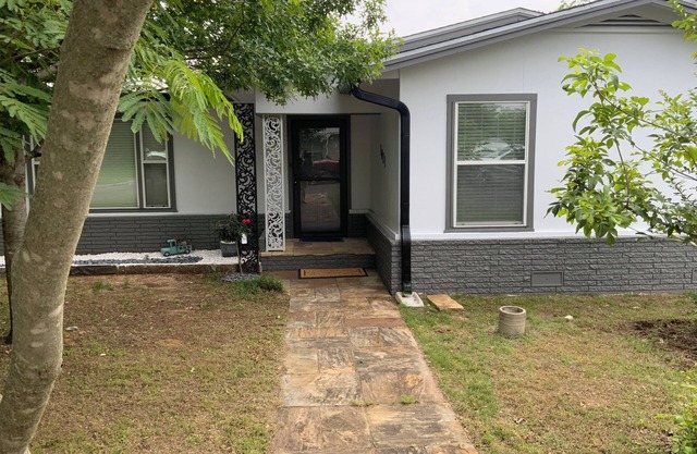 The Biggest Short-Term Rental Close to Tarleton University! 2 King Beds!