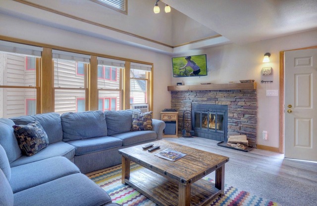 The Blue Bear (#9) | Near FLC, Town, Trails & Golf - Pool & Hot Tub