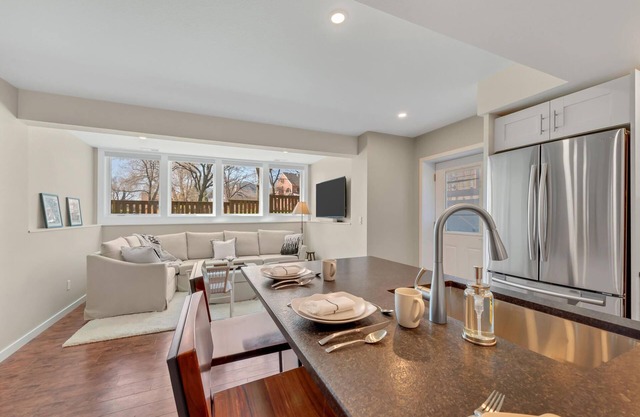 The Blue Door - Modern Luxury Living near Pearl Street