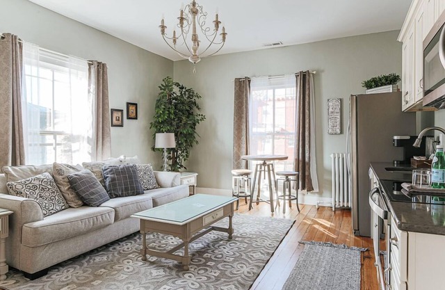 The Bons Amis Suite: Walk Downtown!