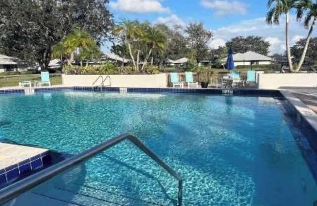 “The Bougie Bungalow” PGA National Club Cottage, newly renovated, new on market