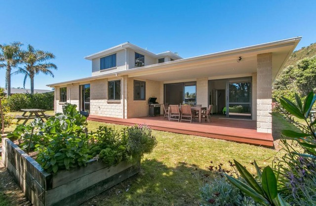 The Bowentown Bach - Waihi Beach Holiday Home