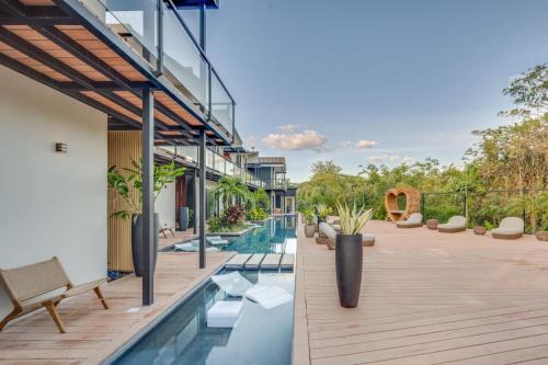 The Bungalows #2 - Boutique Hotel in Flamingo Beach - Top Level Studio
