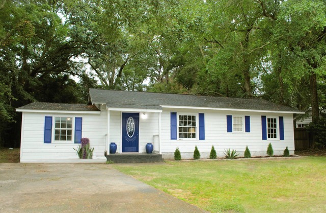 The Camelot House 3 Bedroom Home and Entertainment Loft