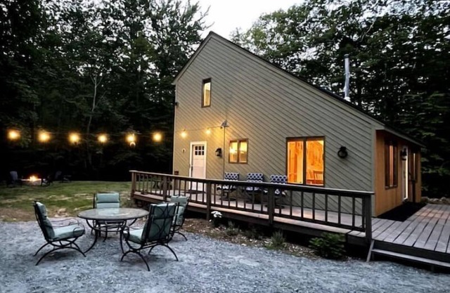The Campton Cabin - Hike, Swim, Relax, and Ski
