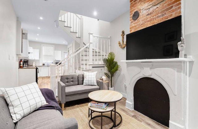 The Captain-Charming Home- Close to Jellybean Row